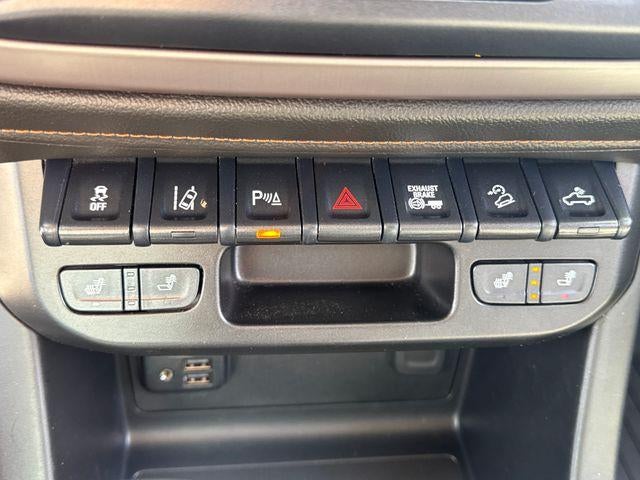 2022 GMC Canyon Crew Cab Short Box 4-Wheel Drive AT4 w/Leather