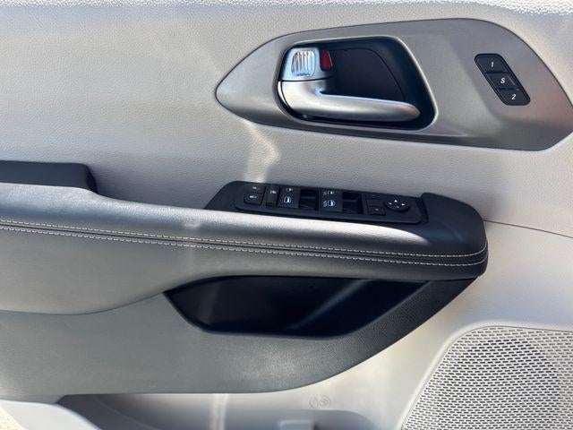 2023 Chrysler Pacifica Touring L FWD