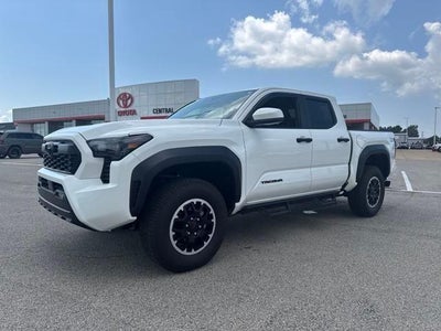 2025 Toyota Tacoma 4WD 4WD SR Double Cab 5' Bed MT (Natl)