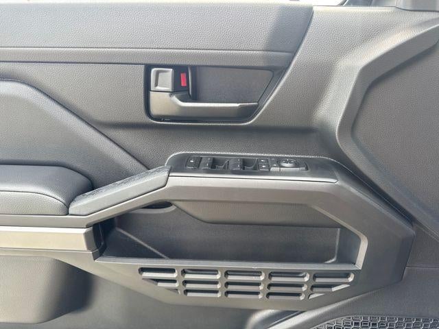 2025 Toyota Tacoma 2WD 2WD SR5 Double Cab 5' Bed AT (SE)