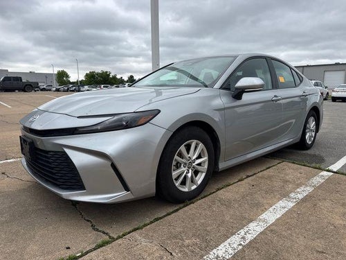 2025 Toyota Camry LE (SE)