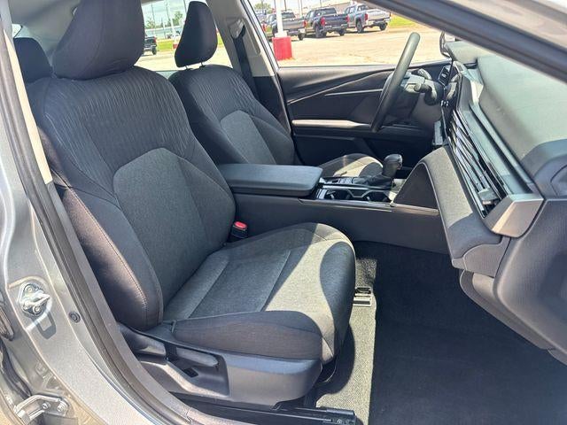 2025 Toyota Camry LE (SE)