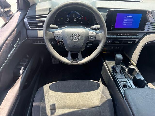 2025 Toyota Camry LE (SE)
