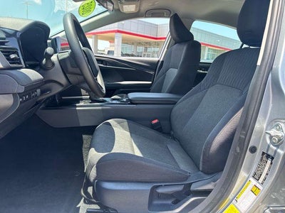 2025 Toyota Camry LE (SE)