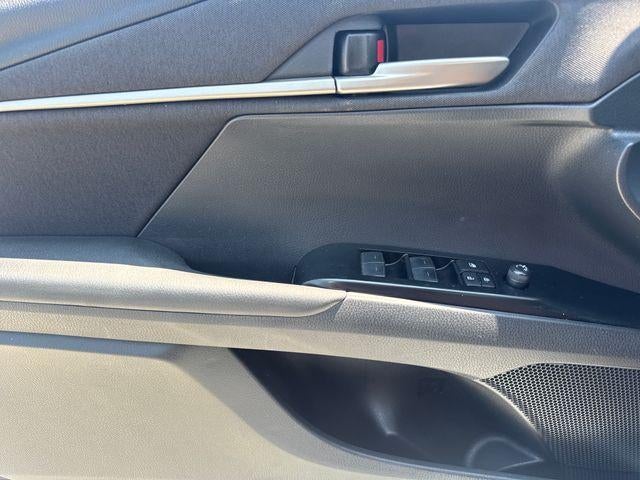 2025 Toyota Camry LE (SE)