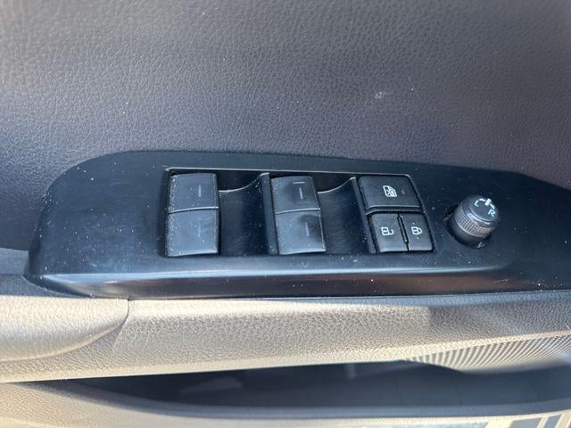 2025 Toyota Camry LE (SE)