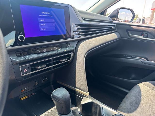 2025 Toyota Camry LE (SE)