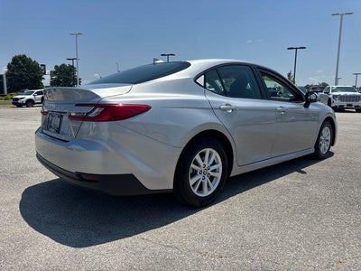 2025 Toyota Camry LE (SE)