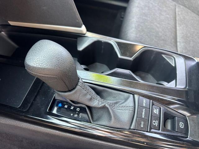 2025 Toyota Camry LE (SE)
