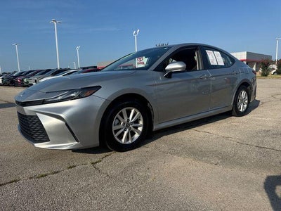 2025 Toyota Camry LE (SE)