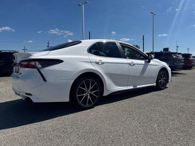 2023 Toyota Camry SE Auto (SE)