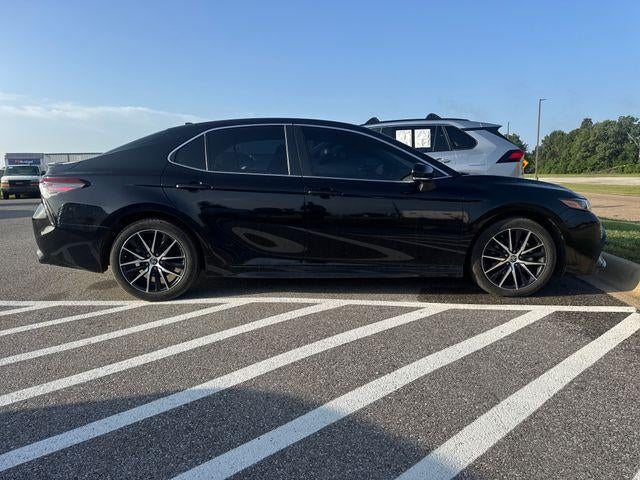 2022 Toyota Camry SE Auto (SE)