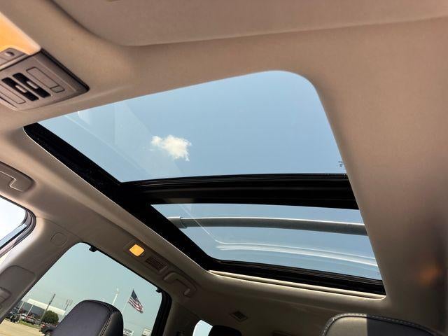 2022 Nissan Pathfinder SL 2WD