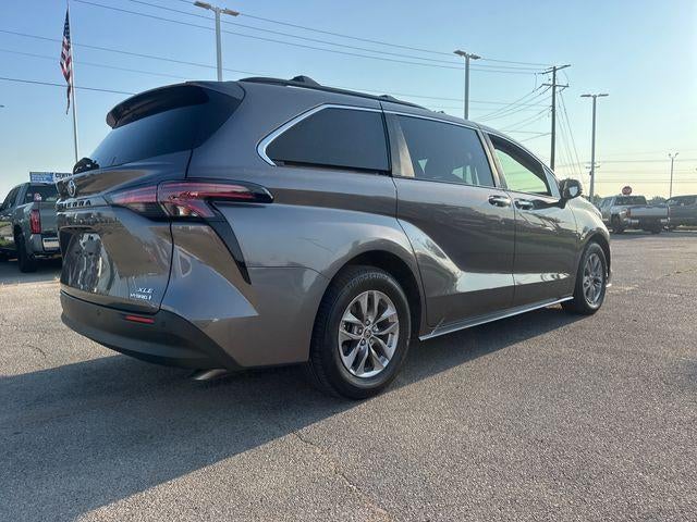 2022 Toyota Sienna XLE FWD 8-Passenger (Natl)