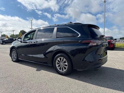 2023 Toyota Sienna XLE FWD 8-Passenger (Natl)