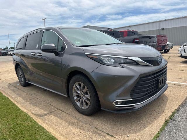 2024 Toyota Sienna XLE FWD 8-Passenger (Natl)