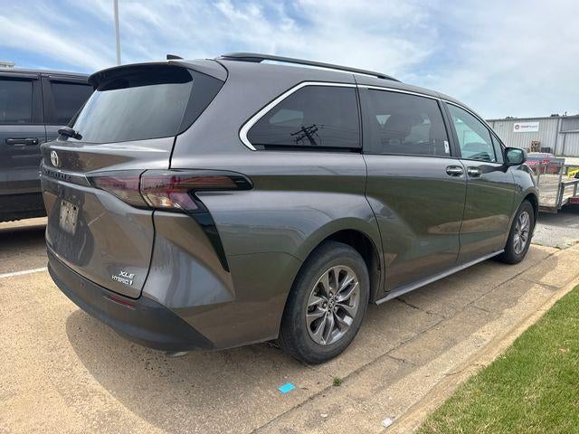 2024 Toyota Sienna XLE FWD 8-Passenger (Natl)