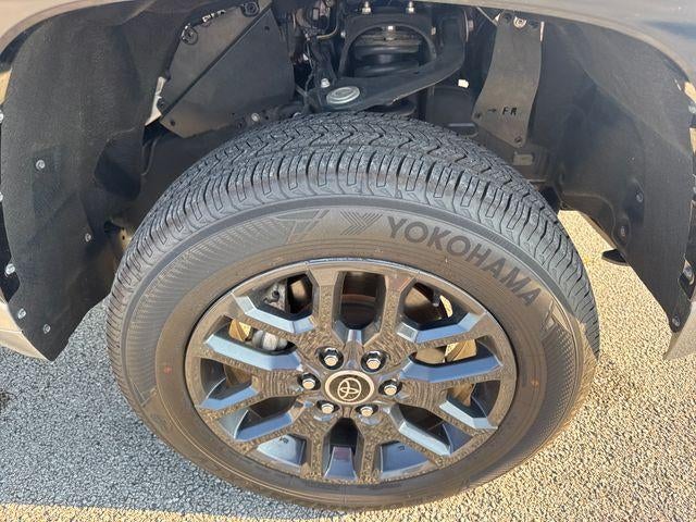 2023 Toyota Tundra 4WD 4WD Platinum CrewMax 5.5' Bed (Natl)