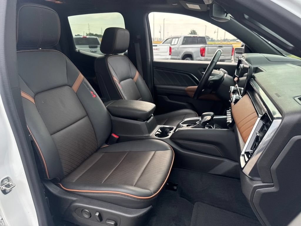 2023 GMC Canyon 4WD AT4