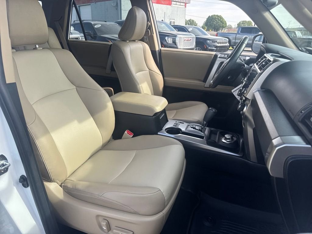 2024 TOYOTA TRU 4RUNNER Base