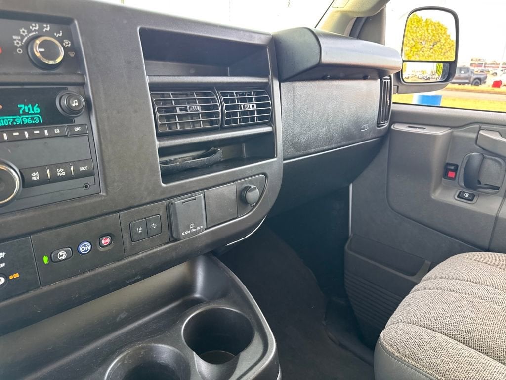 2024 Chevrolet Express Passenger 3500 1LT