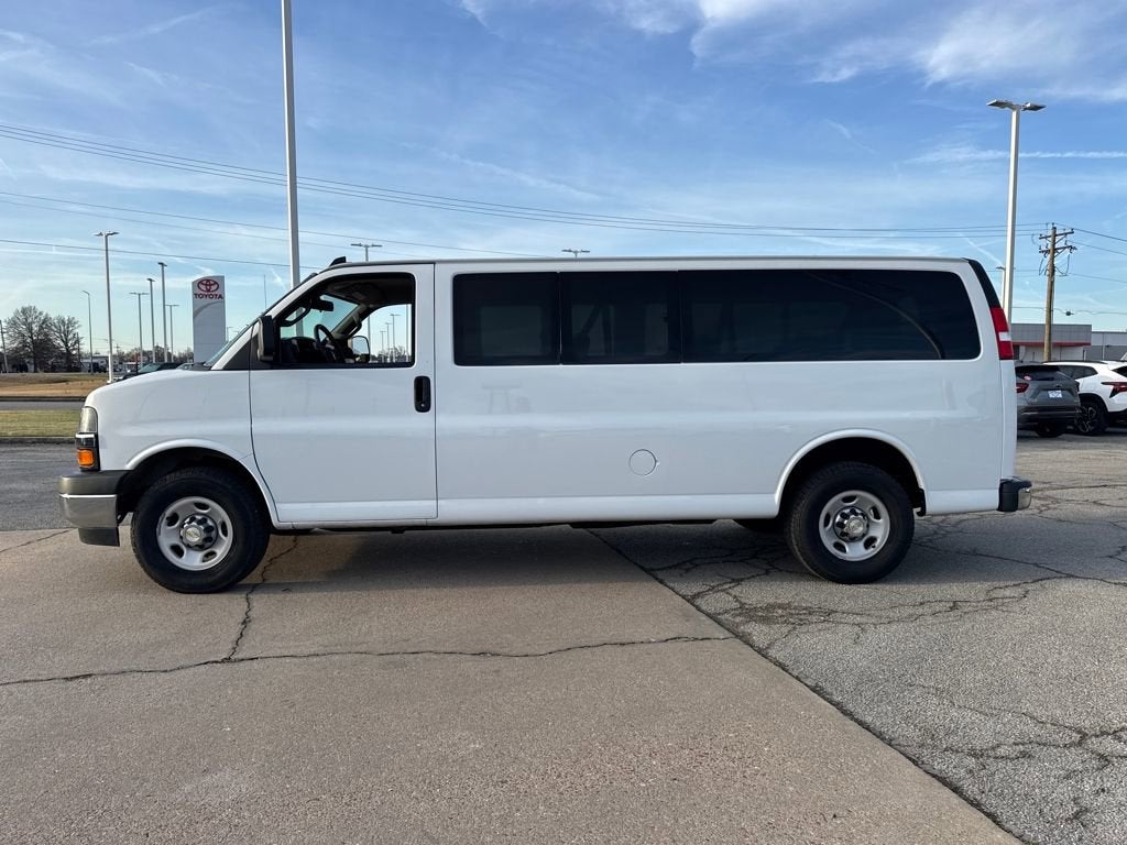 2024 Chevrolet Express Passenger 3500 1LT