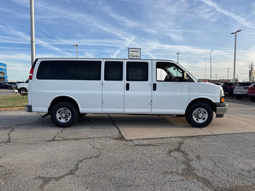 2024 Chevrolet Express Passenger 3500 1LT