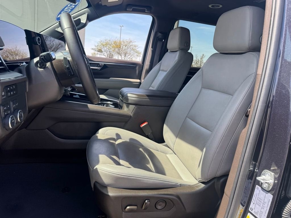 2025 Chevrolet Suburban LT