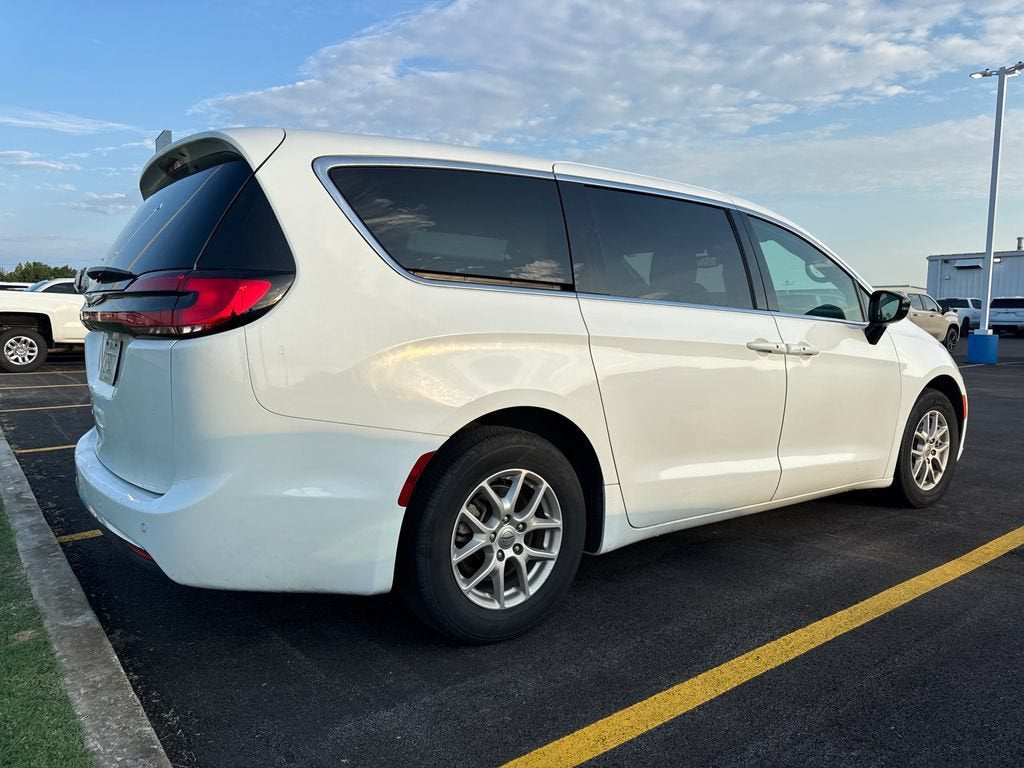 2025 Chrysler Pacifica Select