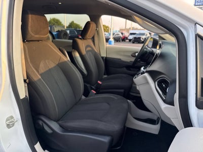 2024 Chrysler Voyager LX