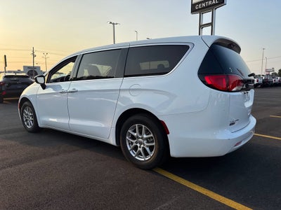 2024 Chrysler Voyager LX