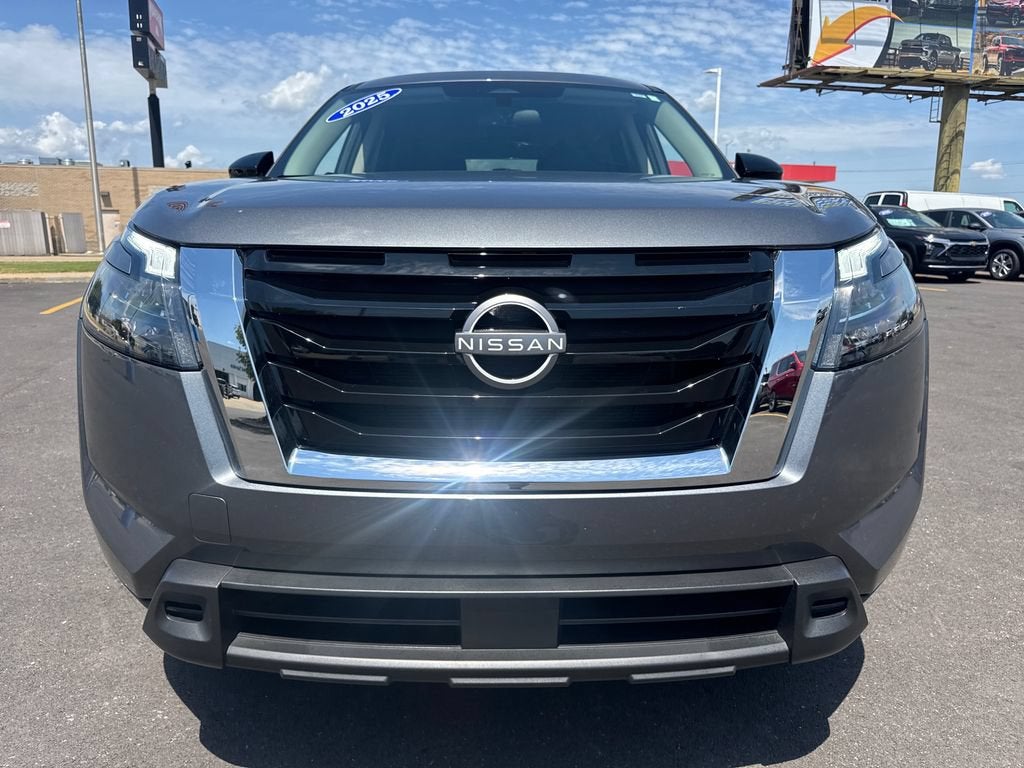 2025 Nissan Pathfinder S