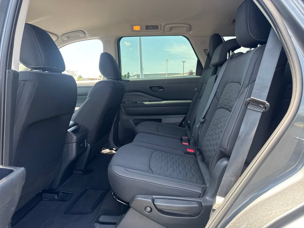 2025 Nissan Pathfinder S