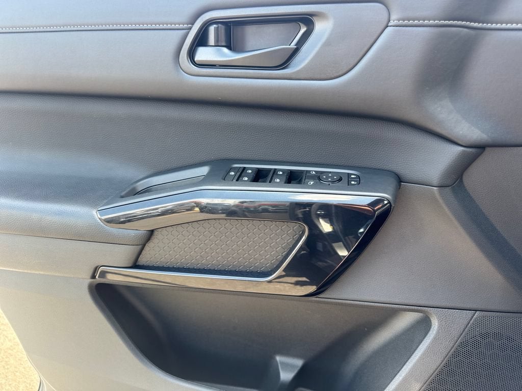 2025 Nissan Pathfinder S