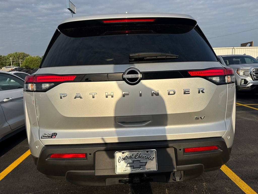 2024 Nissan Pathfinder SV