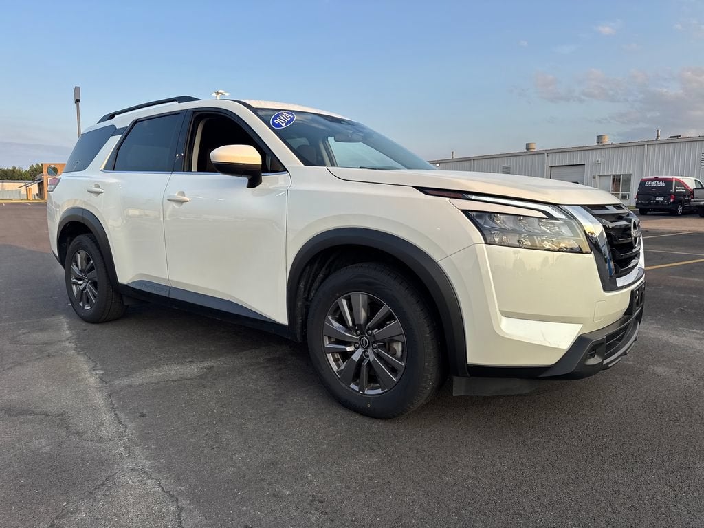 2024 Nissan Pathfinder SV