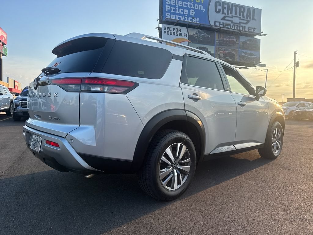 2025 Nissan Pathfinder SL
