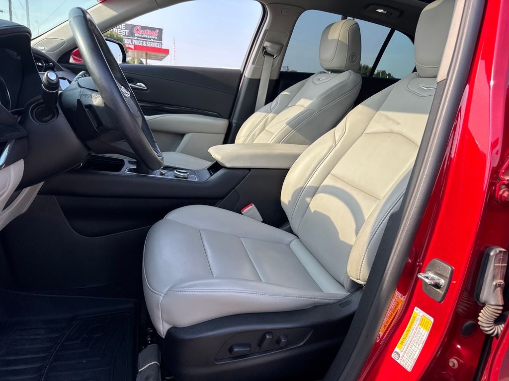 2022 Cadillac XT4 Premium Luxury