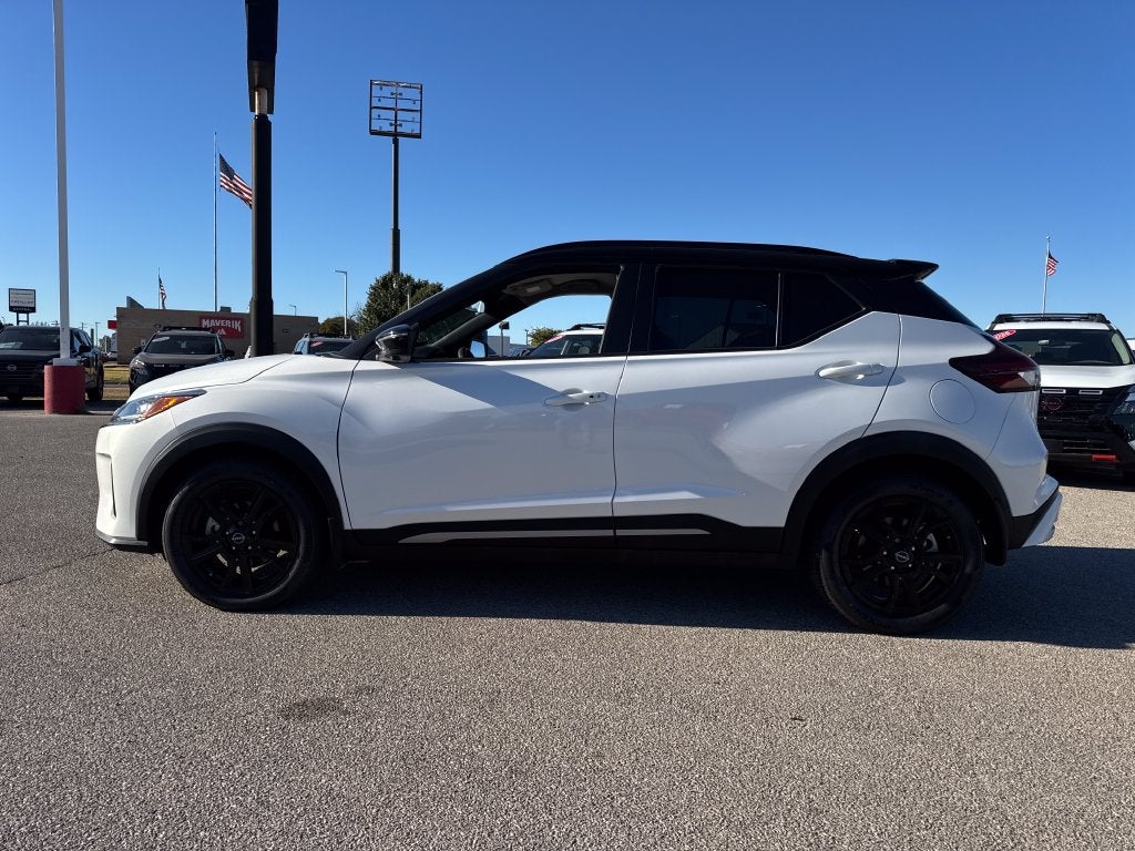 2023 Nissan Kicks SR