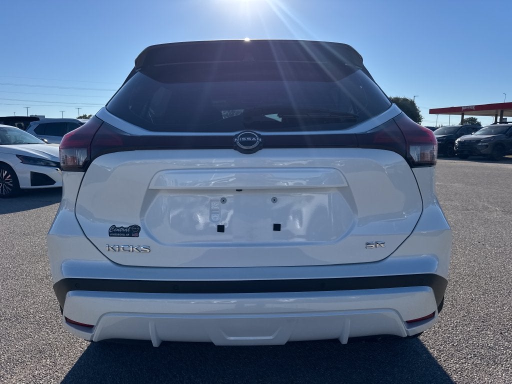 2023 Nissan Kicks SR