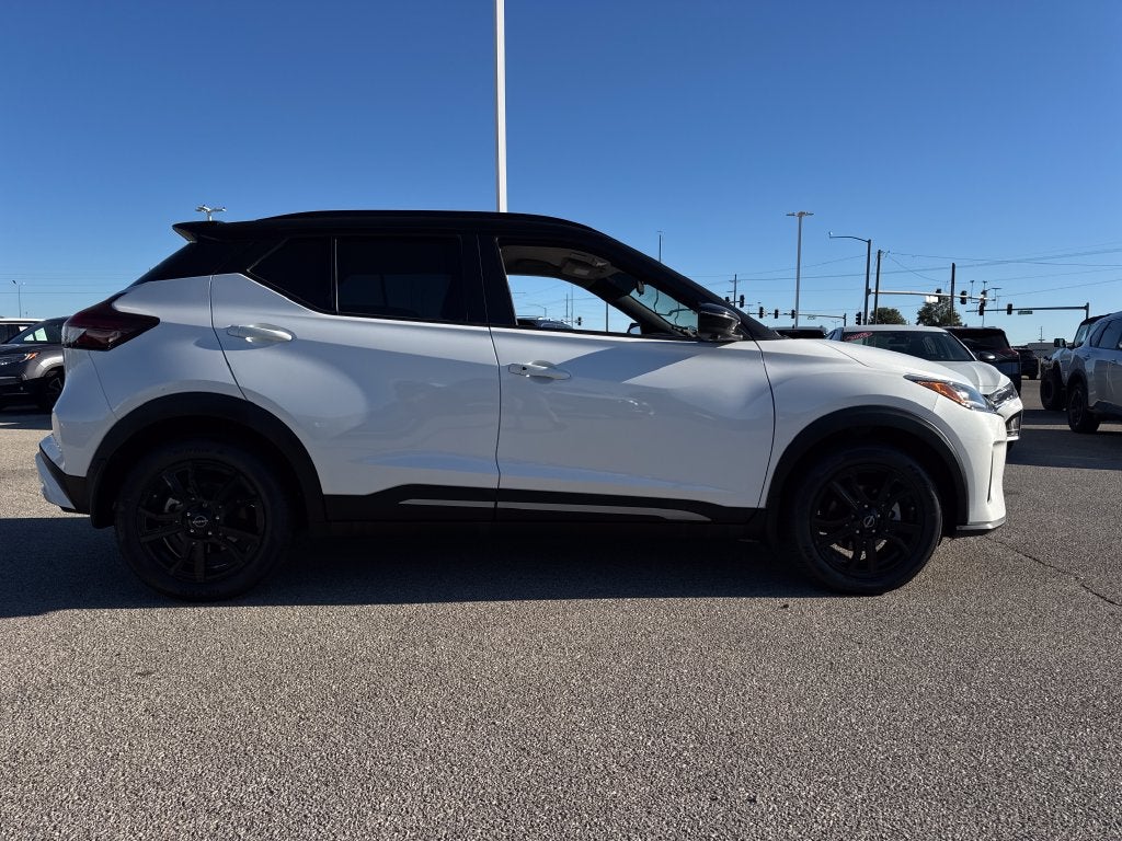 2023 Nissan Kicks SR