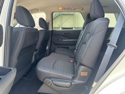 2023 Nissan Pathfinder SV