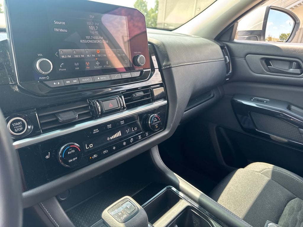 2023 Nissan Pathfinder SV