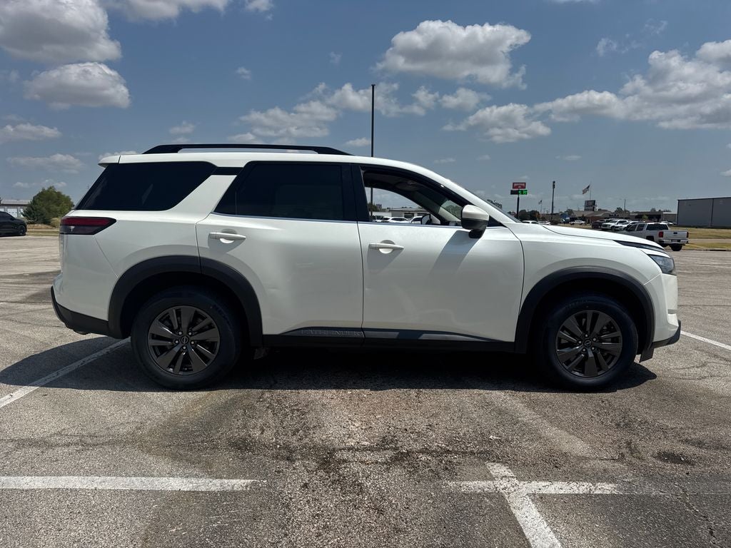 2023 Nissan Pathfinder SV