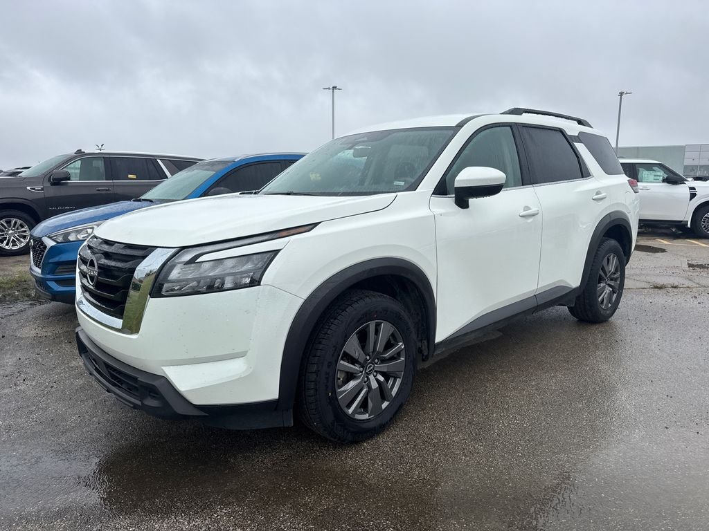 2024 Nissan Pathfinder SV