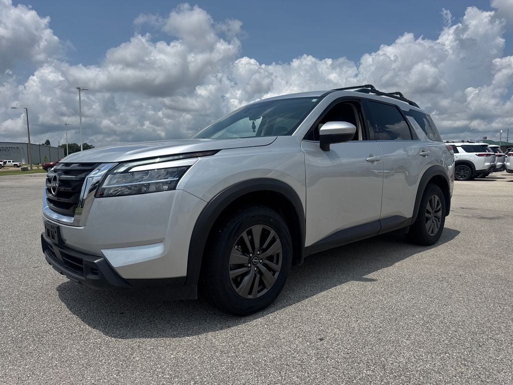 2022 Nissan Pathfinder SV