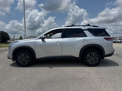 2022 Nissan Pathfinder SV