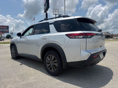 2022 Nissan Pathfinder SV