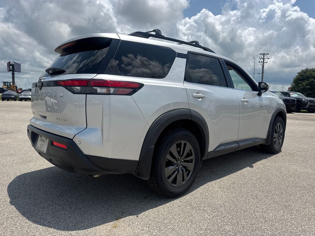 2022 Nissan Pathfinder SV