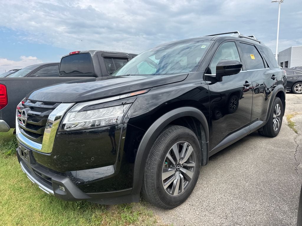 2022 Nissan Pathfinder SL
